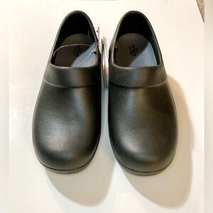CROCS WORK CLOG WOMENS BLACK SIZE 10 BRAND NEW